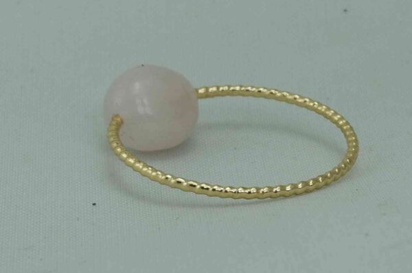 73 fijne structuur ring met eenvoudige natuurlijke steen gouden kleur maansteen edelstenen juwelen boho hippie tribal symbolen etnisch EU 54 57 2 e1664916674492