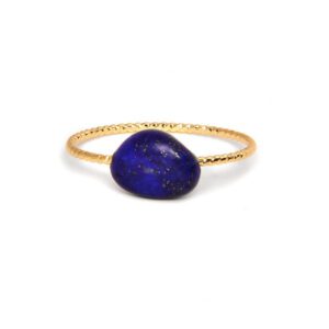 00076 fijne structuur ring met eenvoudige natuurlijke steen gouden kleur lapis lazuli edelstenen juwelen boho spiritueel hippie tribal symbolen etnisch EU 53 56 57 58 59