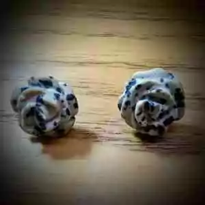 dalmatier jaspis bloem 925 zilveren oorbellen stekers 6mm (1)