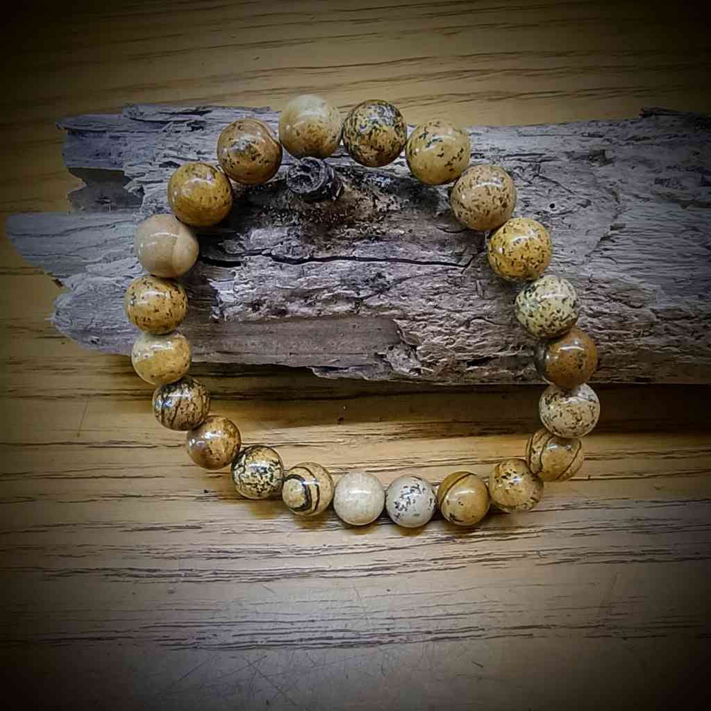 Jaspis: Een Aardende Edelsteen met Ontelbare Gezichten 3 landschaps jaspis armband met parels van 8mm op rekker