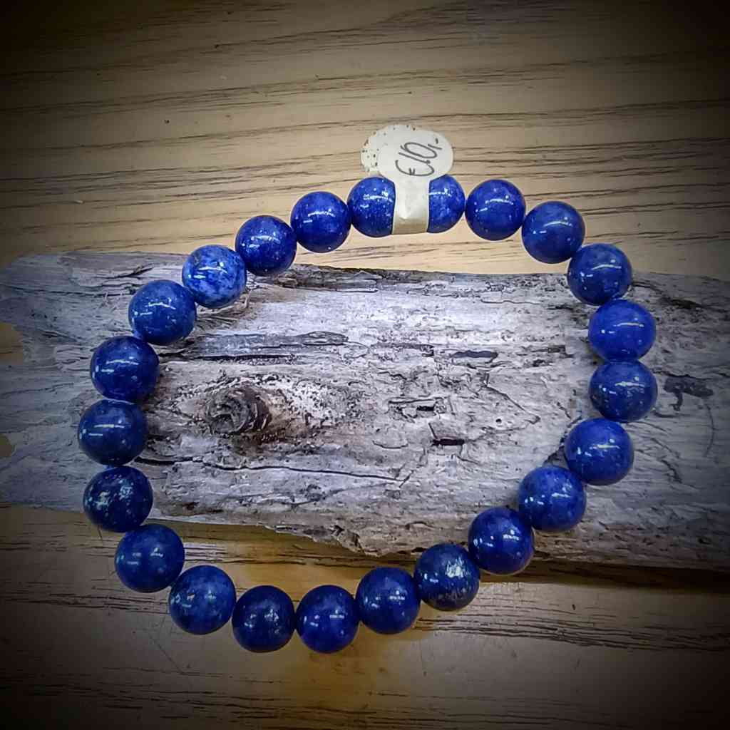 Lapis Lazuli: De Edelsteen van Wijsheid, Intuïtie en Communicatie 4 lapis lazuli armband met parels van 8mm op rekker