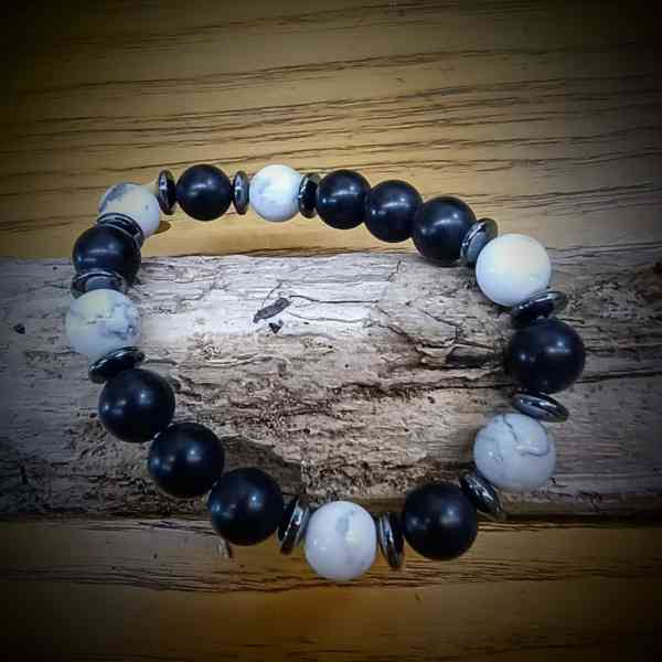 onyx hematiet howliet armband met parels van 10mm op rekker