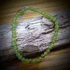 peridot armband met parels van 8mm op rekker