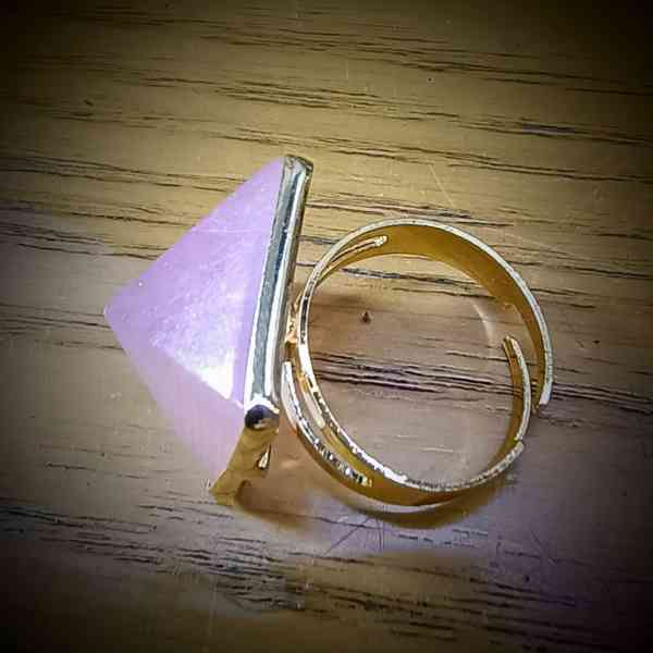 pyramide rozenkwarts rvs ring verstelbaar goudkleurig 20mm (1)