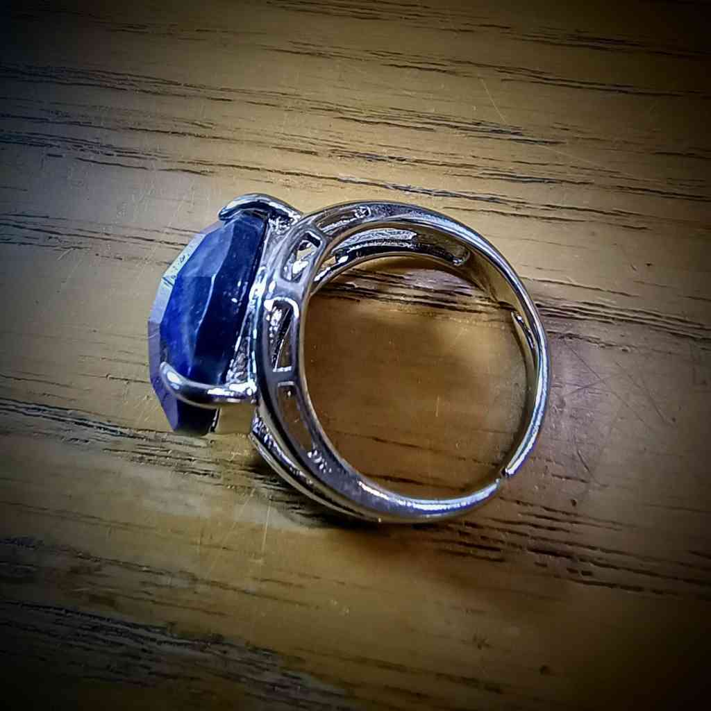Lapis Lazuli: De Edelsteen van Wijsheid, Intuïtie en Communicatie 7 ronde geslepen lapis lazuli edelsteen steen rvs ring verstelbaar 15mm (2)
