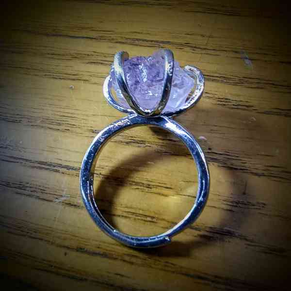 ruwe amethist edelsteen ring verstelbaar 2 cm rvs gezet (3)