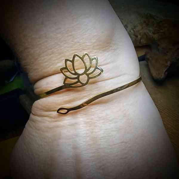 lotusbloem goudkleurige verstelbare rvs armband (1)