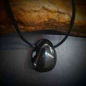obsidiaan edelsteen dwars geboord op lederen verstelbare schuifknoop touw 3x2cm