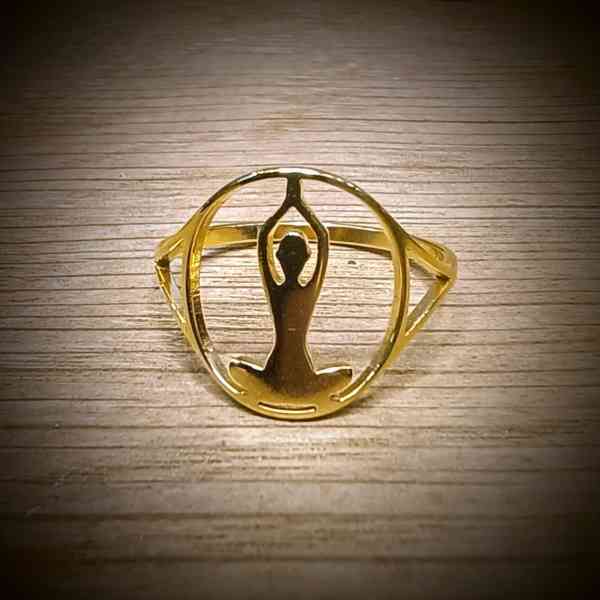 yoga pose ring rvs goudkleurig (1)