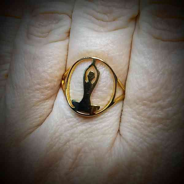 yoga pose ring rvs goudkleurig (3)