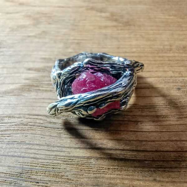 Zilveren Robijn Edelsteen Ring De Knoestige ranken van Vurige Passie (3)